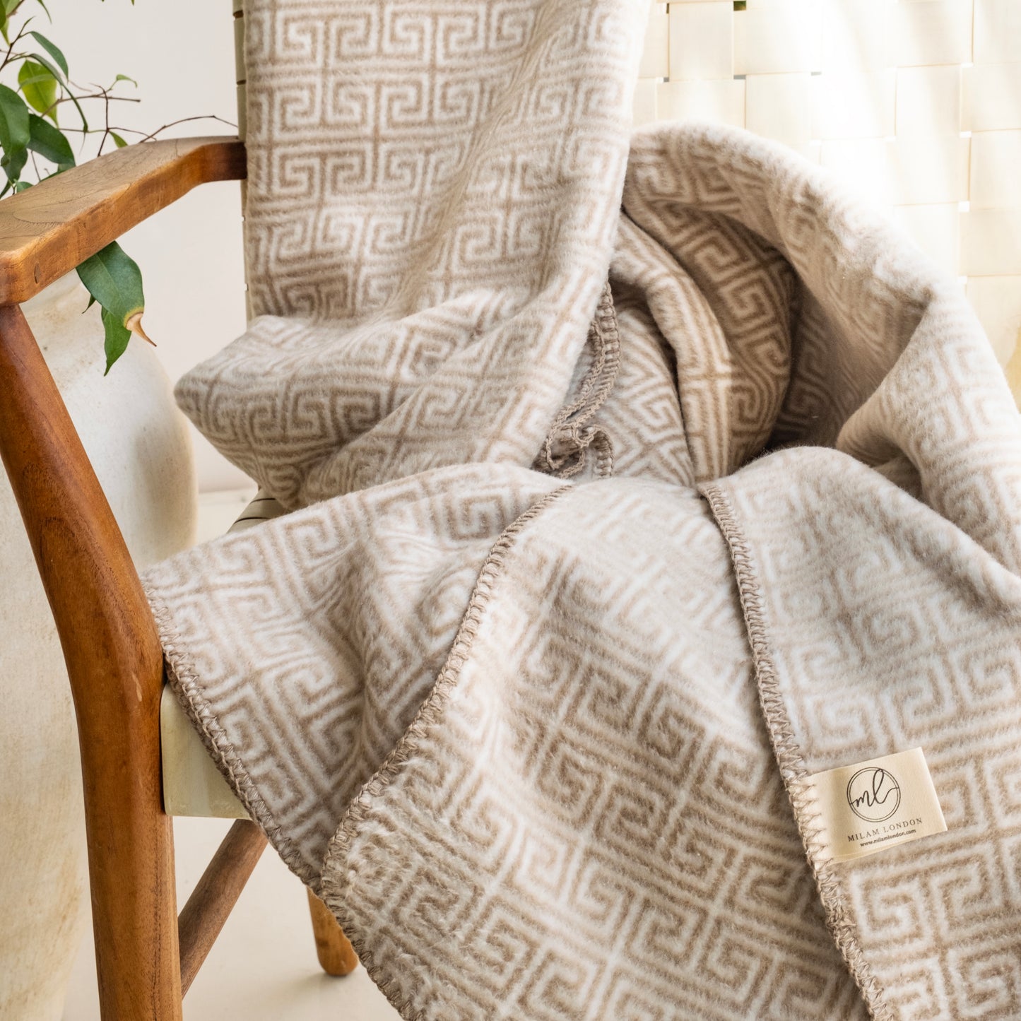 100% Cotton Blanket - Labyrinth Pattern - 150 x 200 cm - Beige