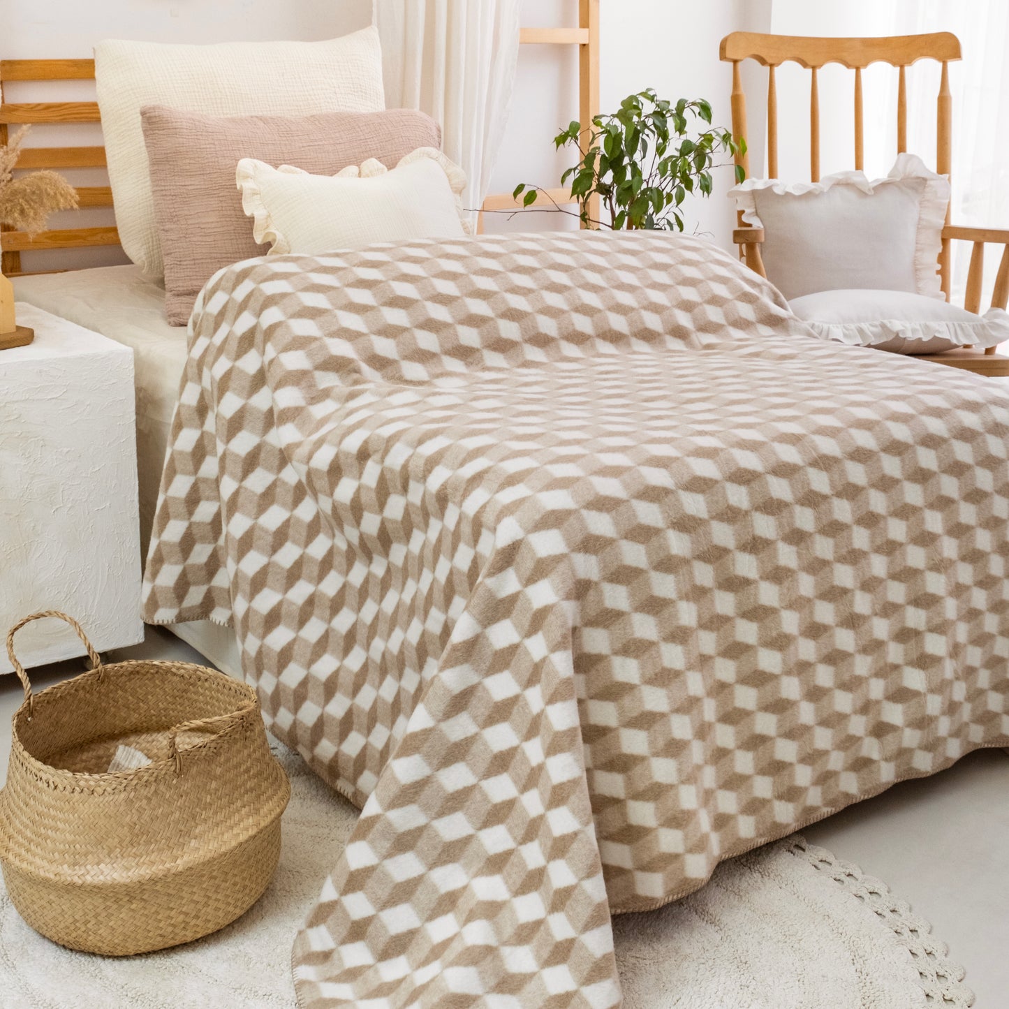 100% Cotton Blanket - Tumbling Pattern - 150 x 200 cm - Beige