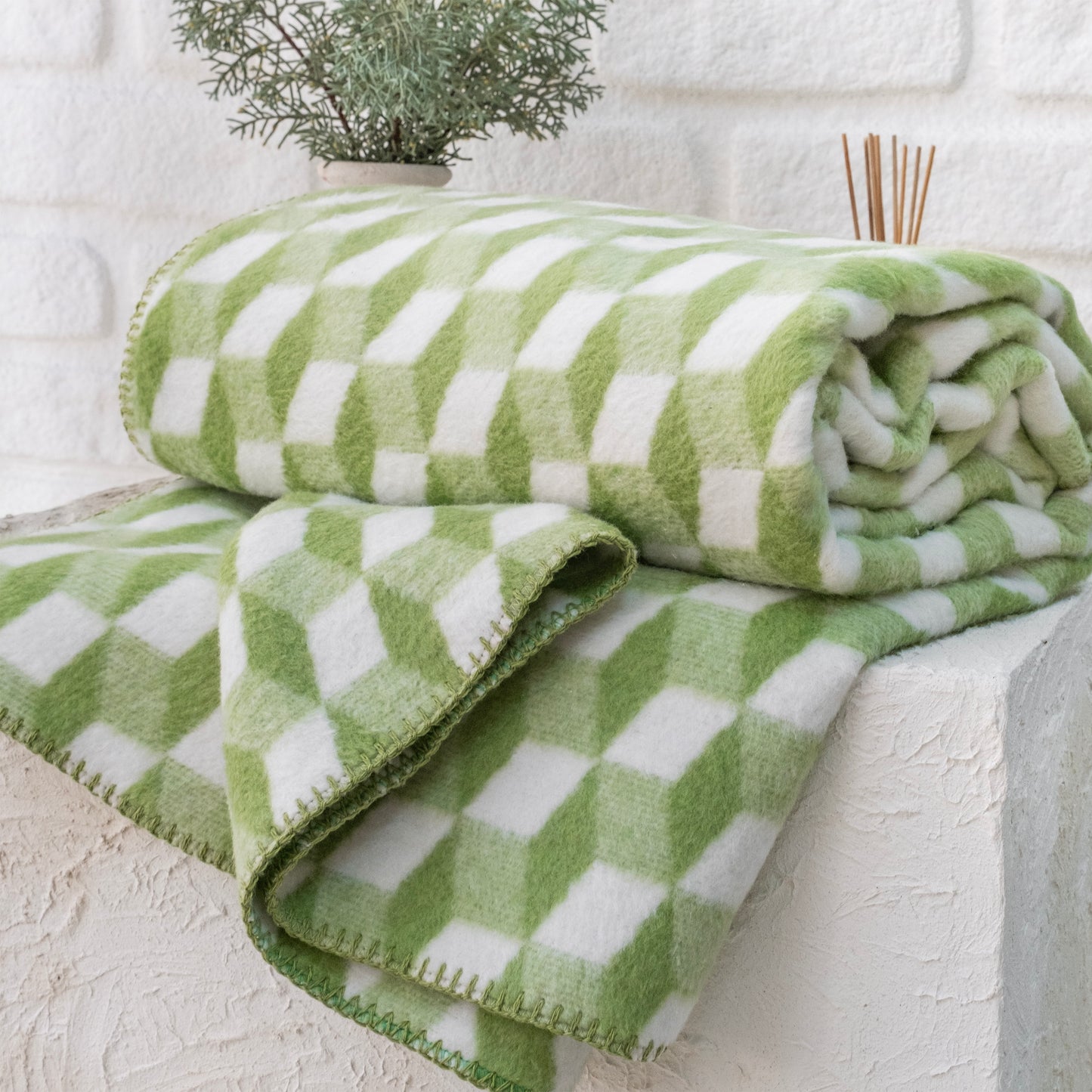 100% Cotton Blanket - Tumbling Pattern - 150 x 200 cm - Green