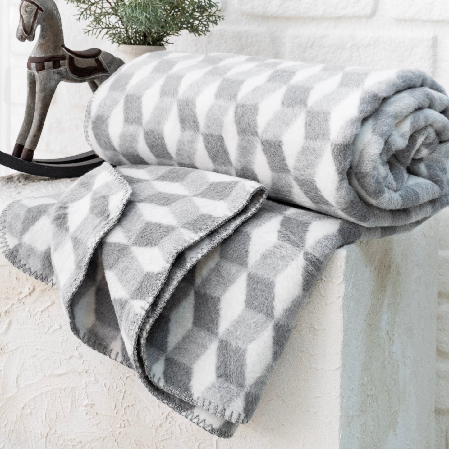 100% Cotton Blanket - Tumbling Pattern - 150 x 200 cm - Grey