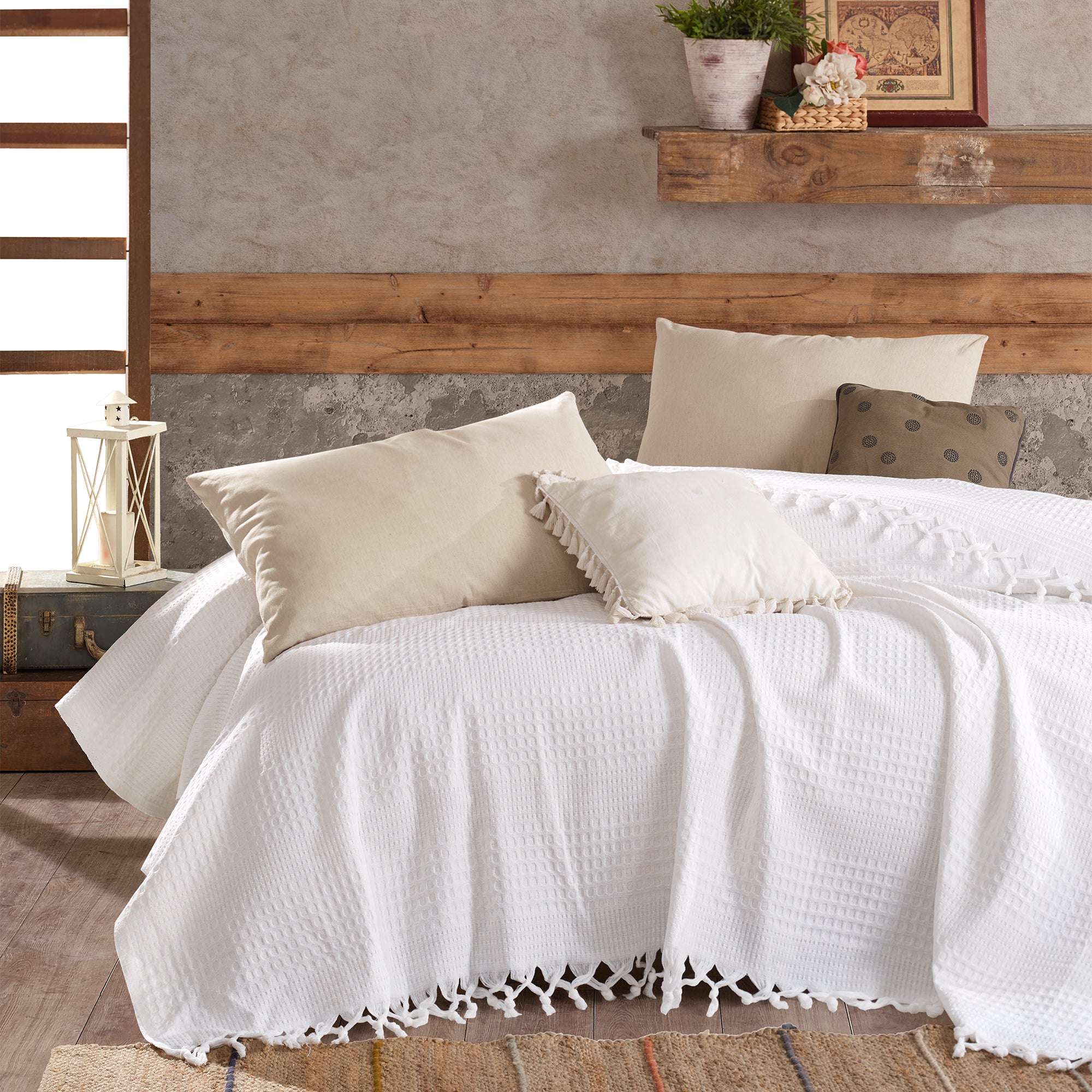Milam London White Bedspread & Sofa Throw